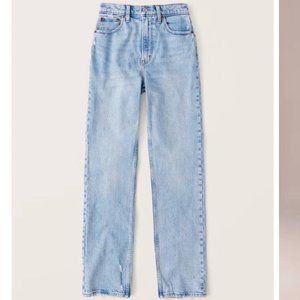 Abercrombie & Fitch - Ultra High Rise 90s Straight Jean in Light | Size 26S